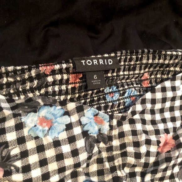 Torrid Gingham Floral Babydoll Tank, Plus Size 6 - Picture 3 of 3